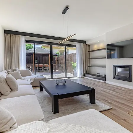 Spacious Townhouse In * Marbella