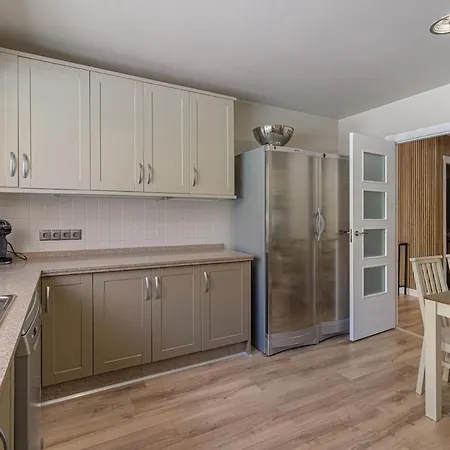 Spacious Townhouse In Apartamento *