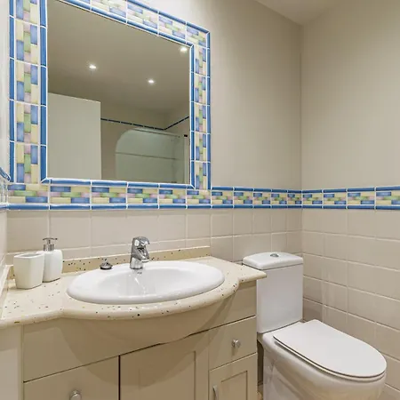 Spacious Townhouse In Apartamento Marbella