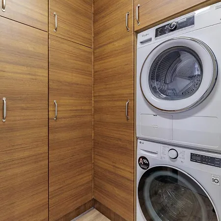 Spacious Townhouse In Apartamento