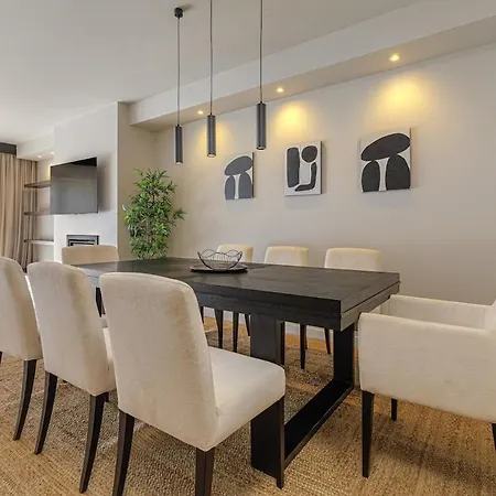 Apartamento Spacious Townhouse In