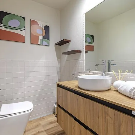 Spacious Townhouse In *