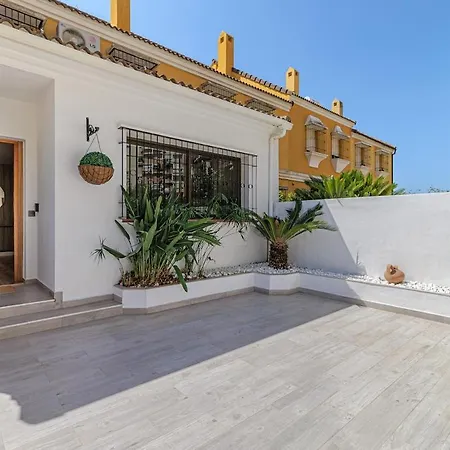 Spacious Townhouse In