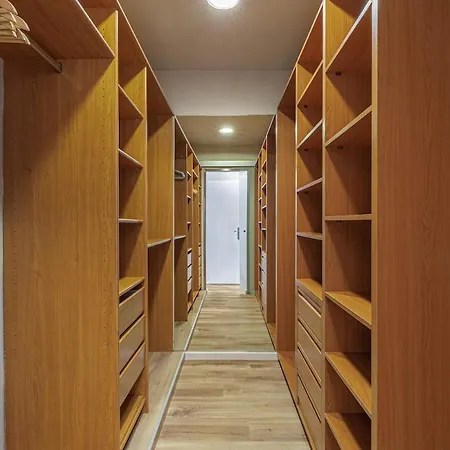 Spacious Townhouse In Apartamento *