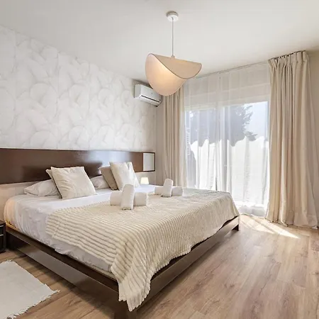 Spacious Townhouse In Apartamento *